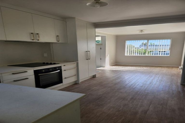 Photo of property in 1 Margan Place, Red Hill, Papakura, 2110