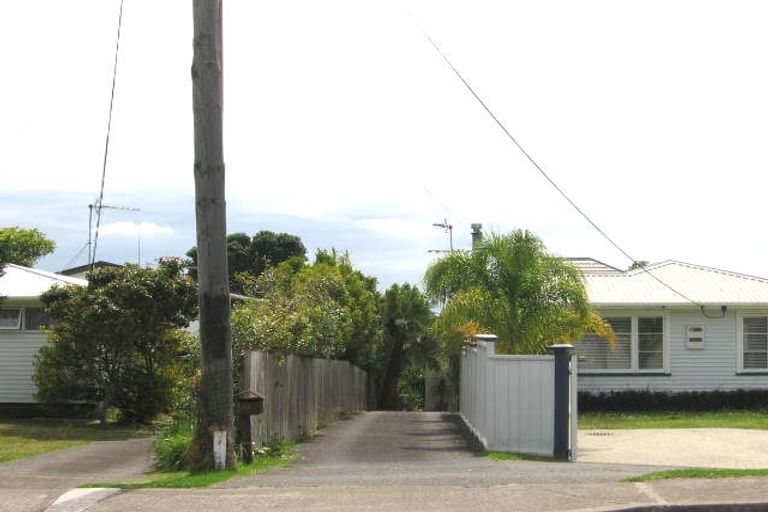 Photo of property in 2/46 Toroa Street, Torbay, Auckland, 0630