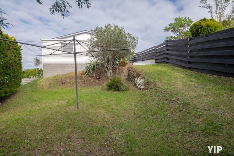 Photo of property in 21 Sunhaven Drive, Newlands, Wellington, 6037