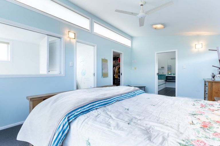 Photo of property in 63 Bassett Road, Johnsonville, Wellington, 6037