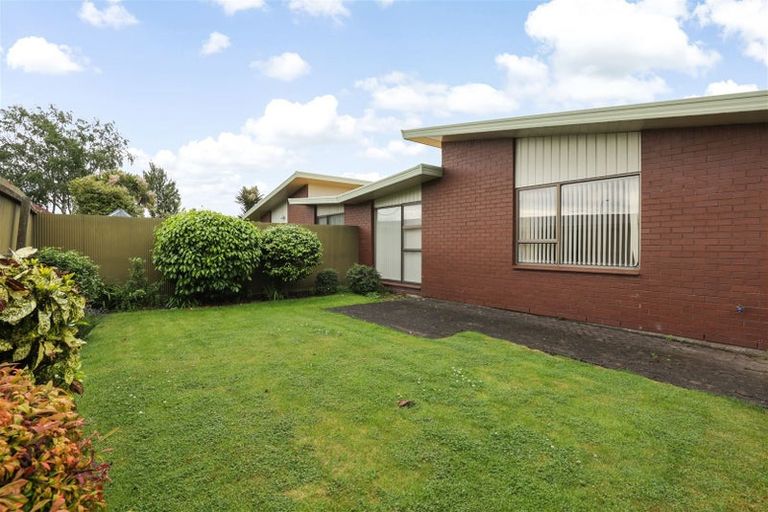 Photo of property in 2/31 Waimairi Road, Upper Riccarton, Christchurch, 8041