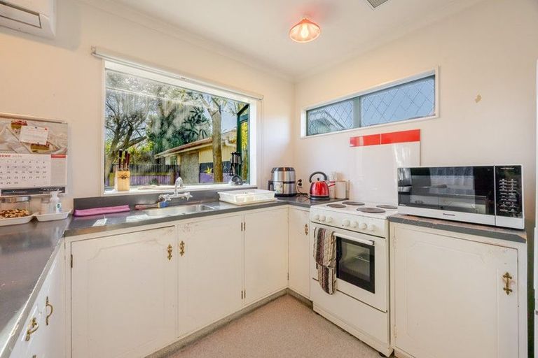 Photo of property in 18 Howard Road, Taradale, Napier, 4112