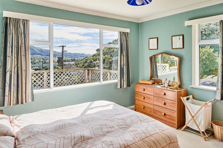 Photo of property in 5 Mahoe Street, Tawa, Wellington, 5028