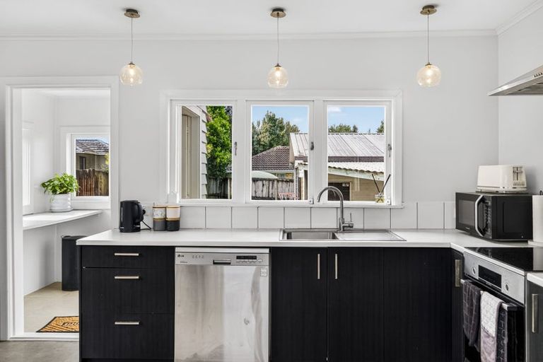 Photo of property in 36 Pine Avenue, Henderson, Auckland, 0612