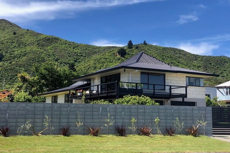 Photo of property in 108 Moana View Road, Waikawa, Picton, 7220
