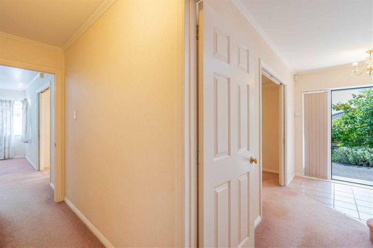 Photo of property in 14 Javelin Place, West Harbour, Auckland, 0618