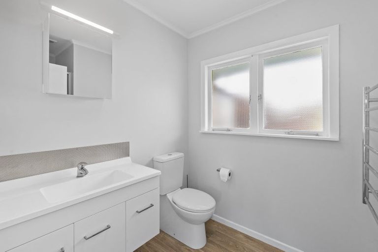 Photo of property in 38 Kohekohe Street, New Lynn, Auckland, 0600