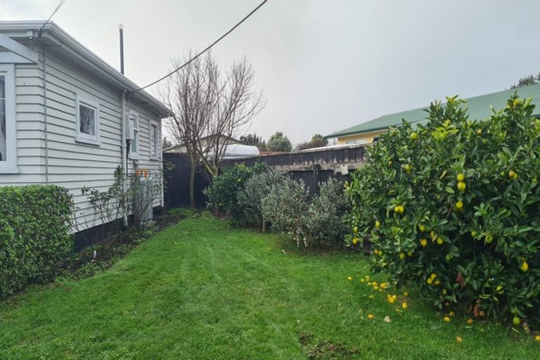 Photo of property in 45 Cologne Street, Martinborough, 5711