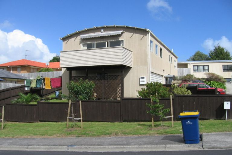 Photo of property in 36 Zefiro Drive, Massey, Auckland, 0614