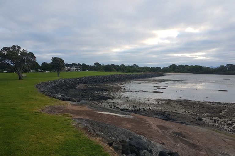 Photo of property in 2/7 Ashcroft Avenue, Mangere Bridge, Auckland, 2022