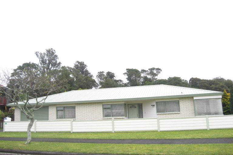 Photo of property in 16 Hickford Place, Okato, 4335