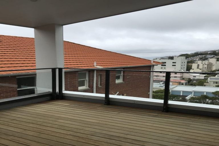 Photo of property in 1/18 Oriental Terrace, Oriental Bay, Wellington, 6011