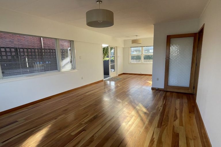 Photo of property in 40-40a Hamblyn Street, Strandon, New Plymouth, 4312