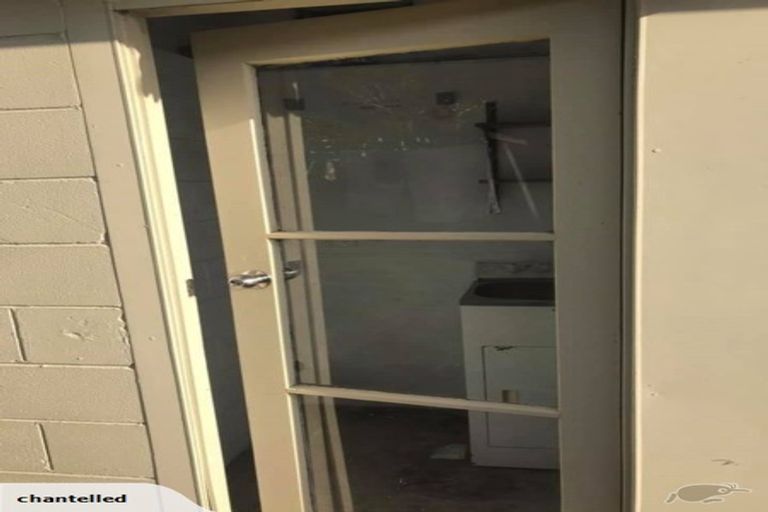 Photo of property in 1/934 East Coast Road, Northcross, Auckland, 0630