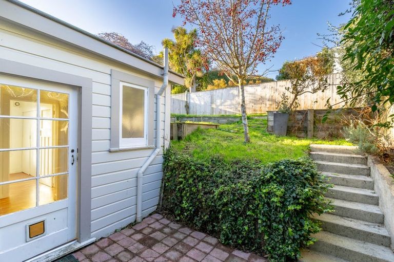 Photo of property in 27 Marine Parade, Macandrew Bay, Dunedin, 9014