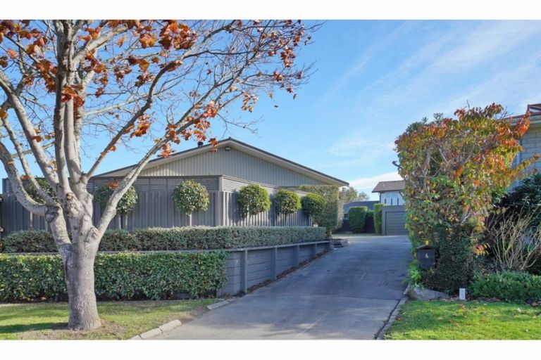 Photo of property in 6 Banff Place, Avonhead, Christchurch, 8042