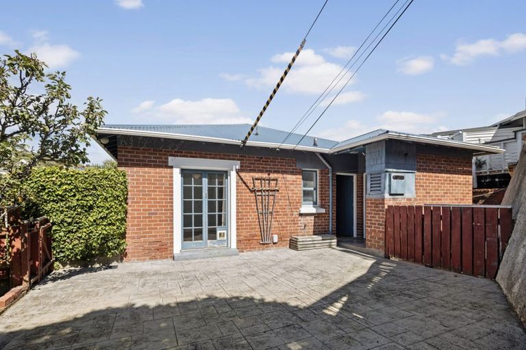 Photo of property in 44 Tio Tio Road, Miramar, Wellington, 6022