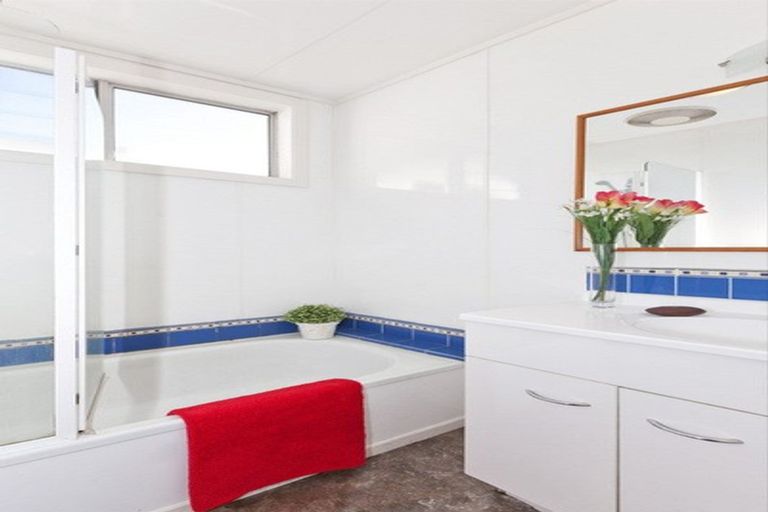 Photo of property in 12 Nikau Street, New Lynn, Auckland, 0600