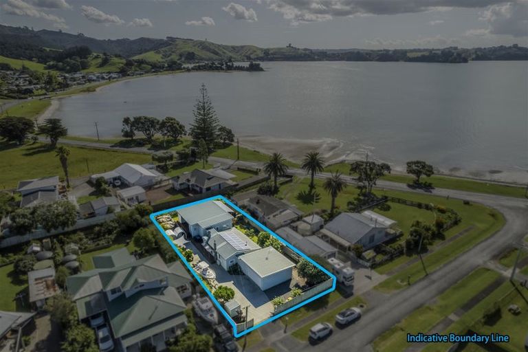 Photo of property in 3 Karaka Road, Kawakawa Bay, Papakura, 2585