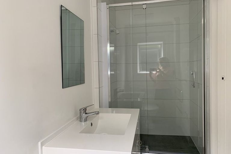 Photo of property in 28 John Dee Crescent, Red Beach, 0932