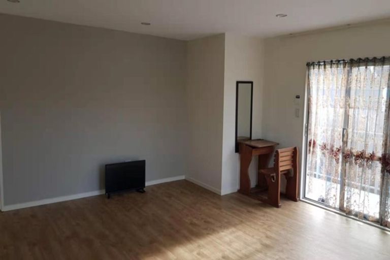 Photo of property in 13 Medina Place, Half Moon Bay, Auckland, 2012