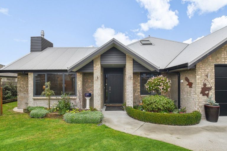 Photo of property in 23 Stonebridge Park Drive, Holdens Bay, Rotorua, 3010