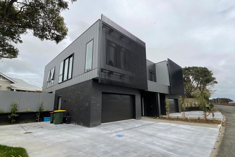 Photo of property in 30a Waiwaka Terrace, Strandon, New Plymouth, 4312