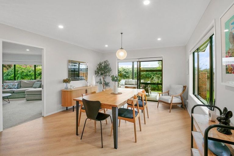 Photo of property in 11 Montrose Place, Highlands Park, New Plymouth, 4312