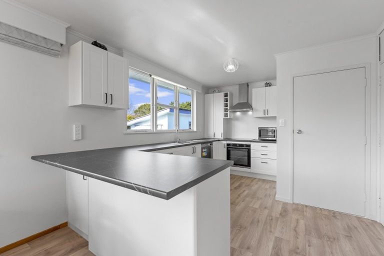 Photo of property in 27 Parkland Crescent, Terrace End, Palmerston North, 4410