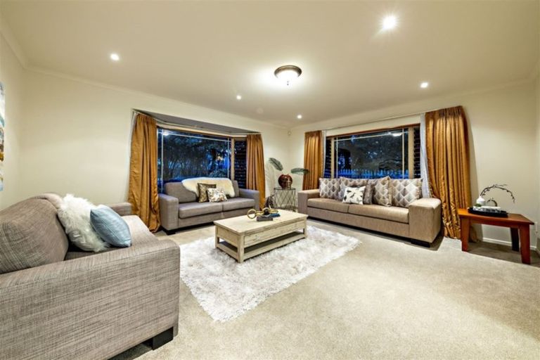 Photo of property in 2 Moravale Lane, Flat Bush, Auckland, 2016