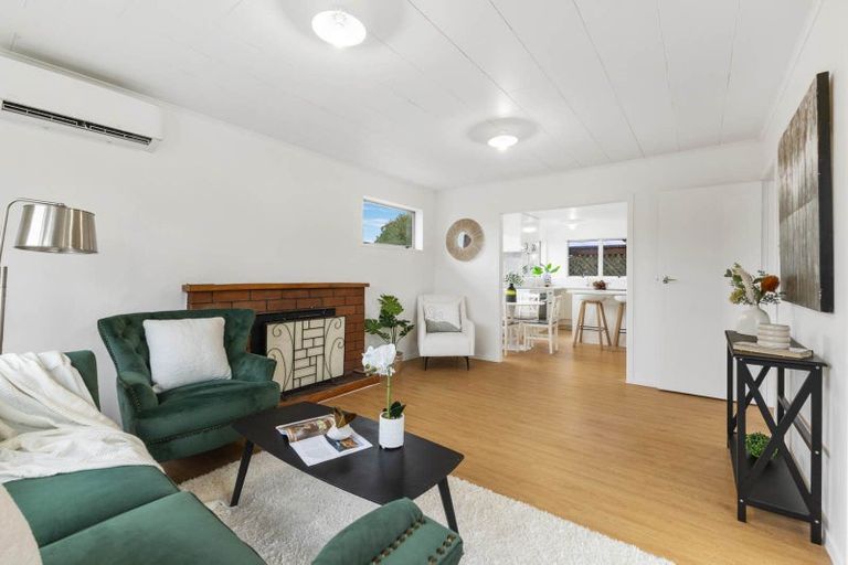 Photo of property in 92 Kayes Road, Pukekohe, 2120