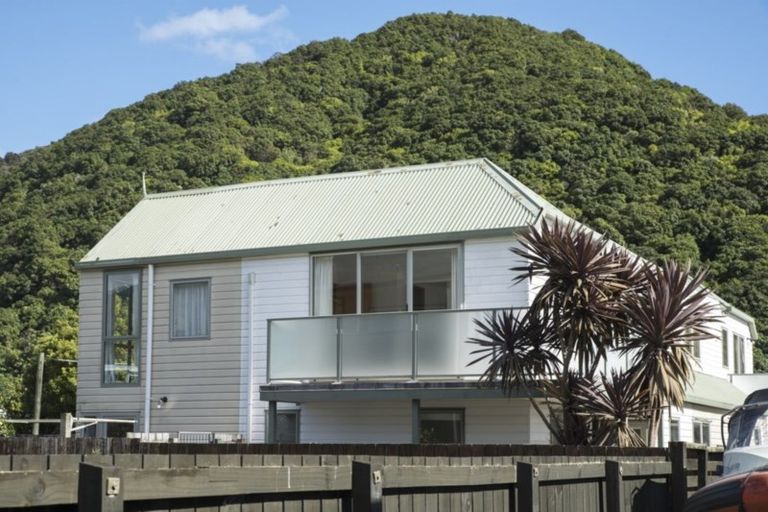 Photo of property in 2 Marina Drive, Waikawa, Picton, 7220