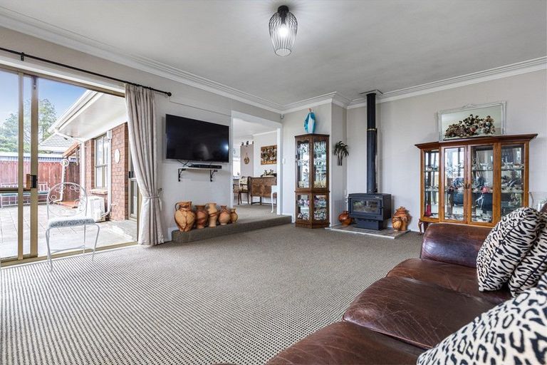 Photo of property in 106 Everglade Drive, Totara Heights, Auckland, 2105