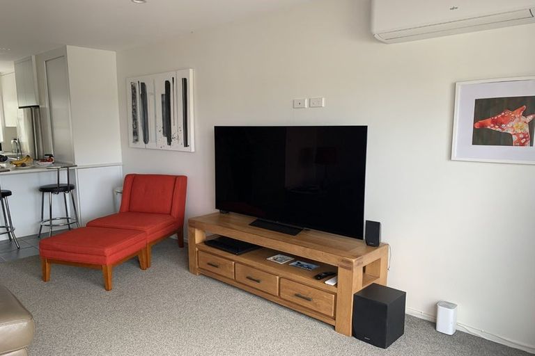Photo of property in 1/72 Kitchener Road, Milford, Auckland, 0620