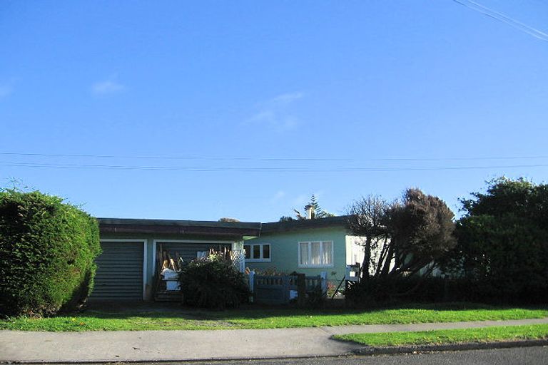 Photo of property in 36 Rangihiroa Street, Waikanae Beach, Waikanae, 5036