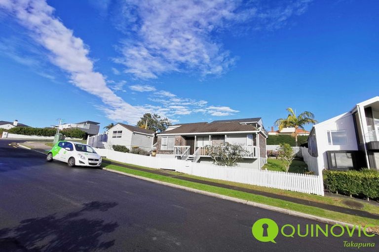 Photo of property in 1/8 Pupuke Road, Hillcrest, Auckland, 0627