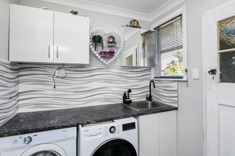 Photo of property in 30 Thames Street, Roslyn, Palmerston North, 4414