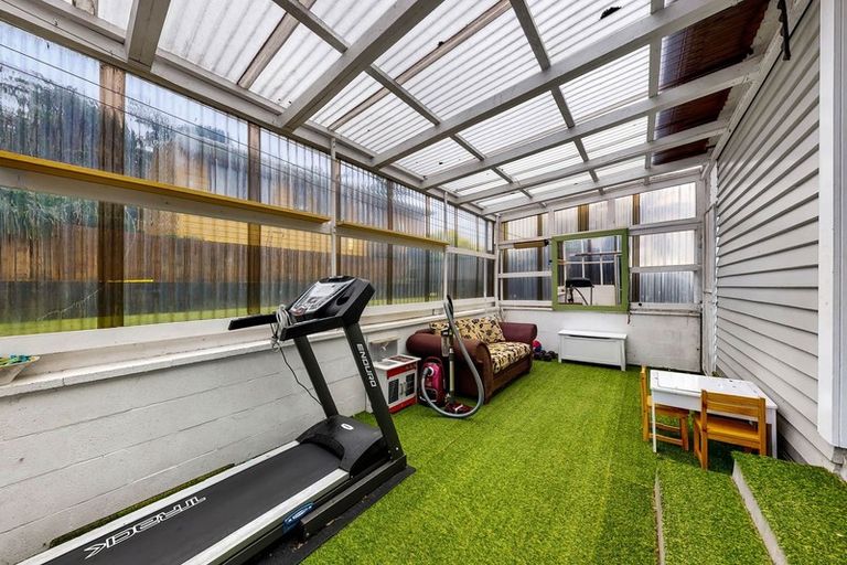 Photo of property in 16 Kenmore Street, Westown, New Plymouth, 4310