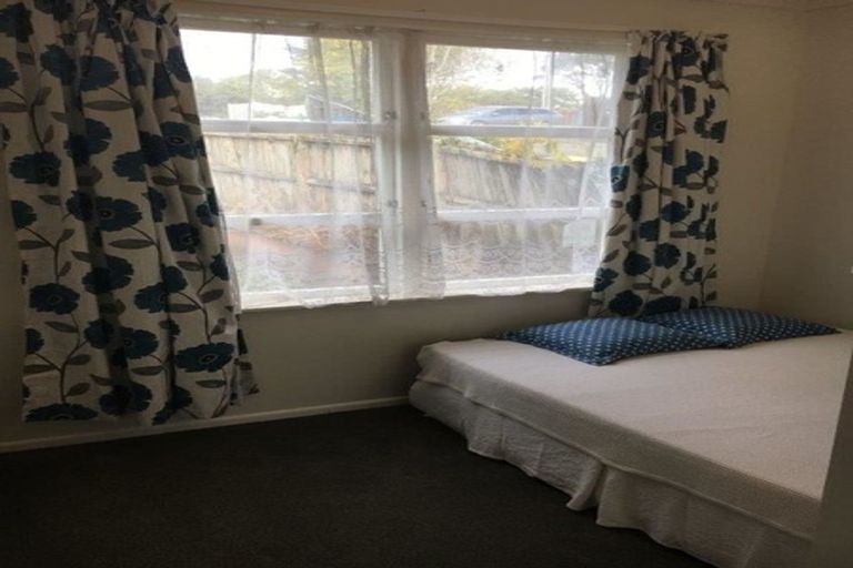 Photo of property in 60 Colwill Road, Massey, Auckland, 0614