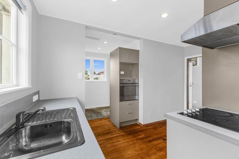 Photo of property in 29 Wilson Street, Waverley, 4510