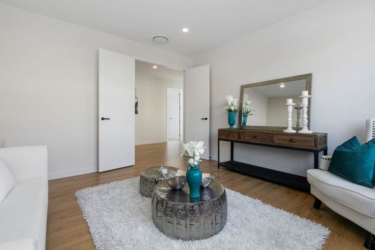 Photo of property in 32 Bine Crescent, Orewa, 0931