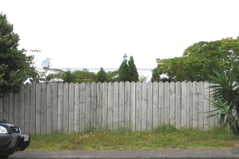 Photo of property in 2/49 Target Road, Totara Vale, Auckland, 0629