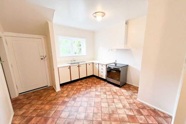 Photo of property in 18 Wavell Street, Karori, Wellington, 6012