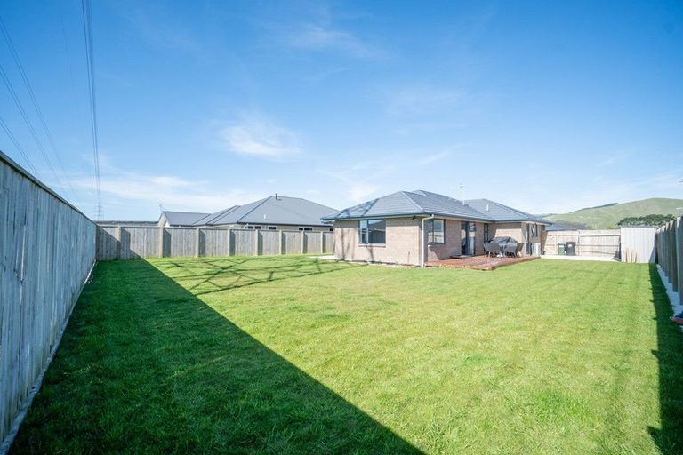 Photo of property in 8 Cyprus Place, Fitzherbert, Palmerston North, 4410