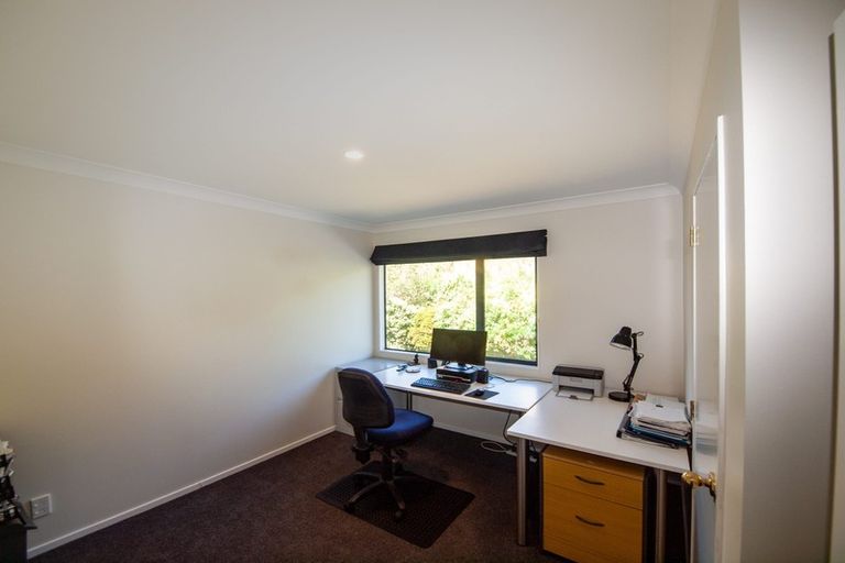 Photo of property in 17 Amesbury Drive, Churton Park, Wellington, 6037