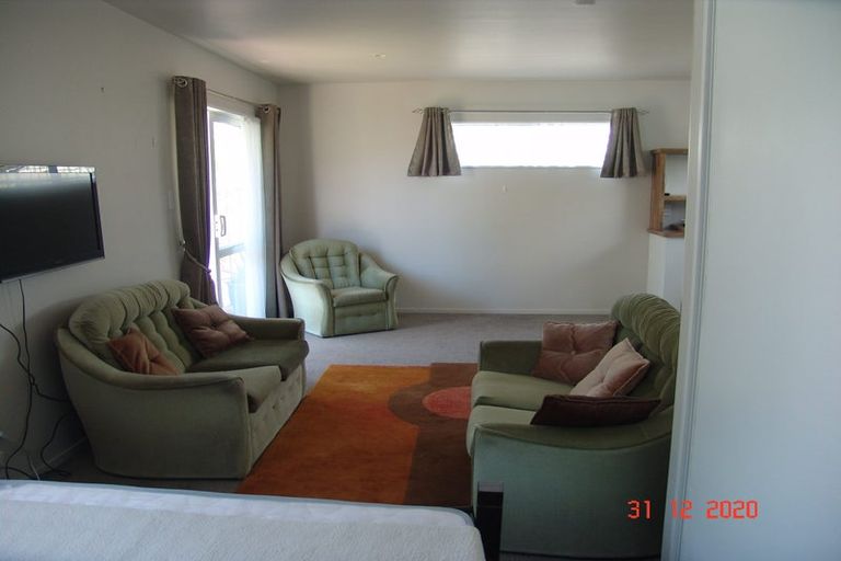 Photo of property in 62 Farquhars Road, Redwood, Christchurch, 8051