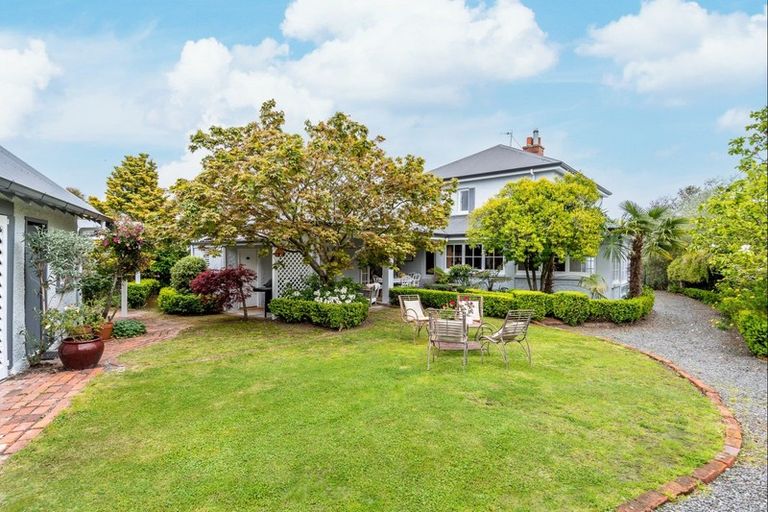 Photo of property in 98 Te Mata Road, Havelock North, 4130