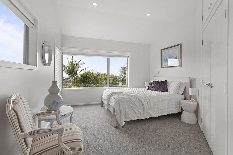 Photo of property in 9 Rahopara Street, Castor Bay, Auckland, 0620
