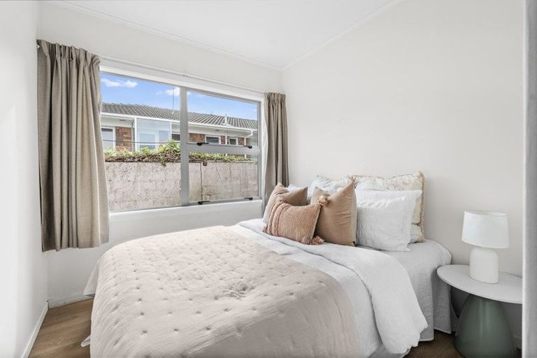 Photo of property in 1/1a Margaret Place, Milford, Auckland, 0620