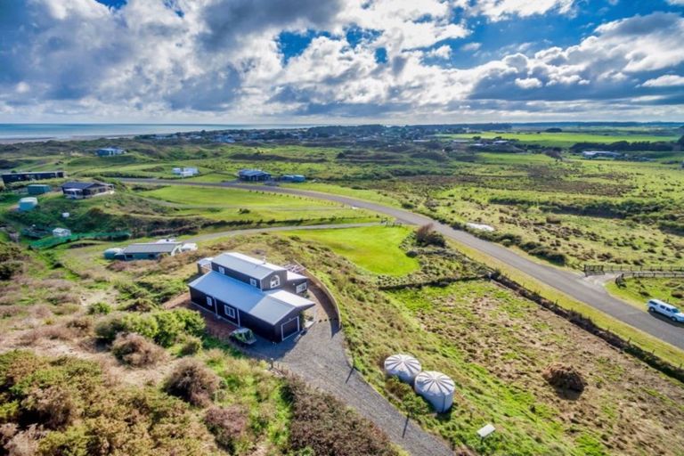 Photo of property in 111 Strathnaver Drive, Waikawa Beach, Levin, 5573